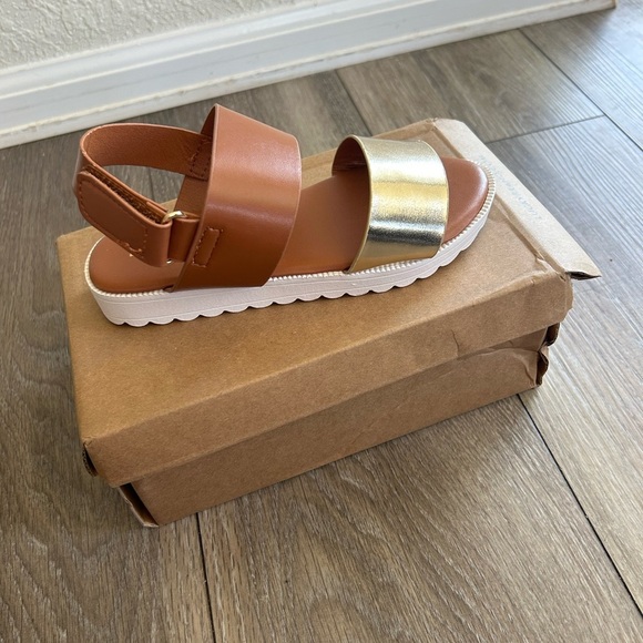 NEW Lucky Brand Little Girls Sandals - Picture 1 of 8
